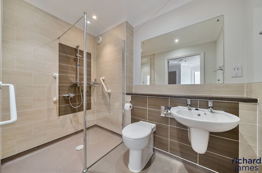 Additional image 5 of 1 bed flat for saleFitzwarren Court, Kingsdown Road, Swindon SN3