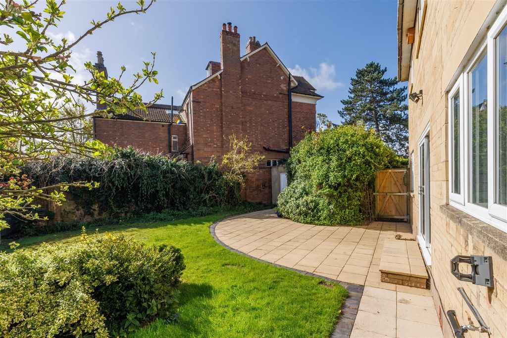 Additional image 19 of 4 bed property to rentUnion Road, Leamington Spa CV32