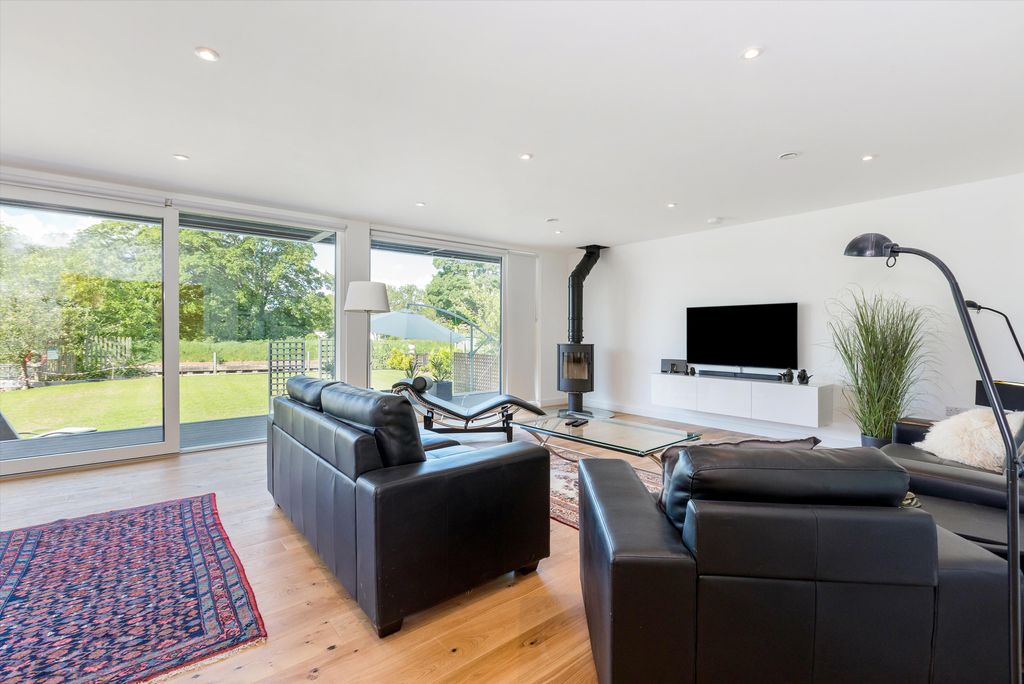 Additional image 7 of 4 bed detached house to rentHam Island, Old Windsor, Windsor, Berkshire SL4