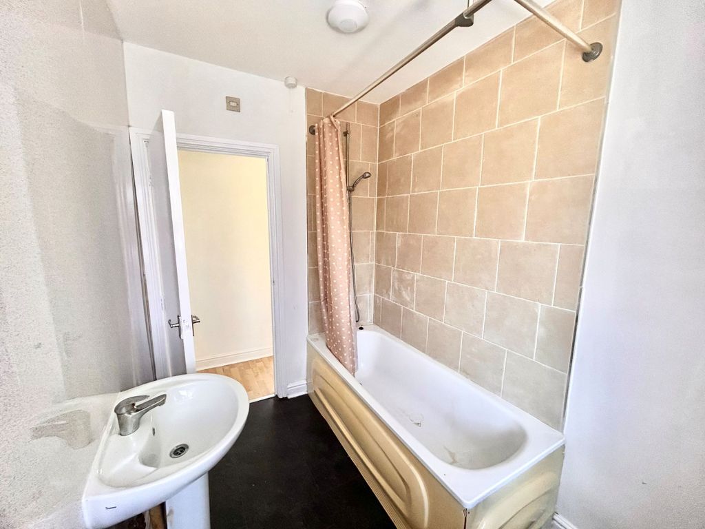 Additional image 8 of 1 bed flat to rentA Commercial Street, Nantymoel, Bridgend CF32