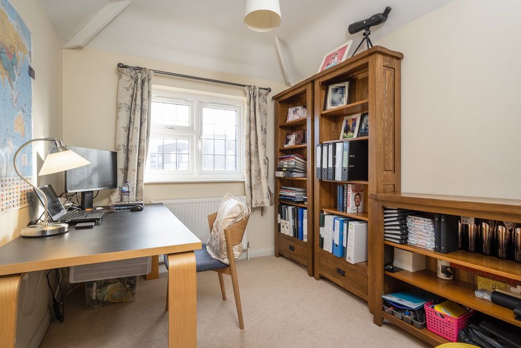 Additional image 11 of 4 bed semi-detached house to rentMolesey Road, Walton-On-Thames KT12