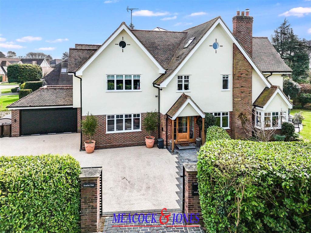 5 bed detached house to rentRoundwood Avenue, Hutton Mount, Brentwood CM13