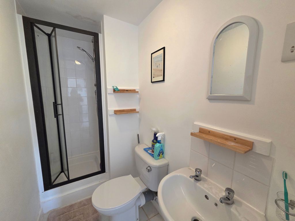 Additional image 9 of 2 bed flat to rentWellington Gardens, Falmouth TR11