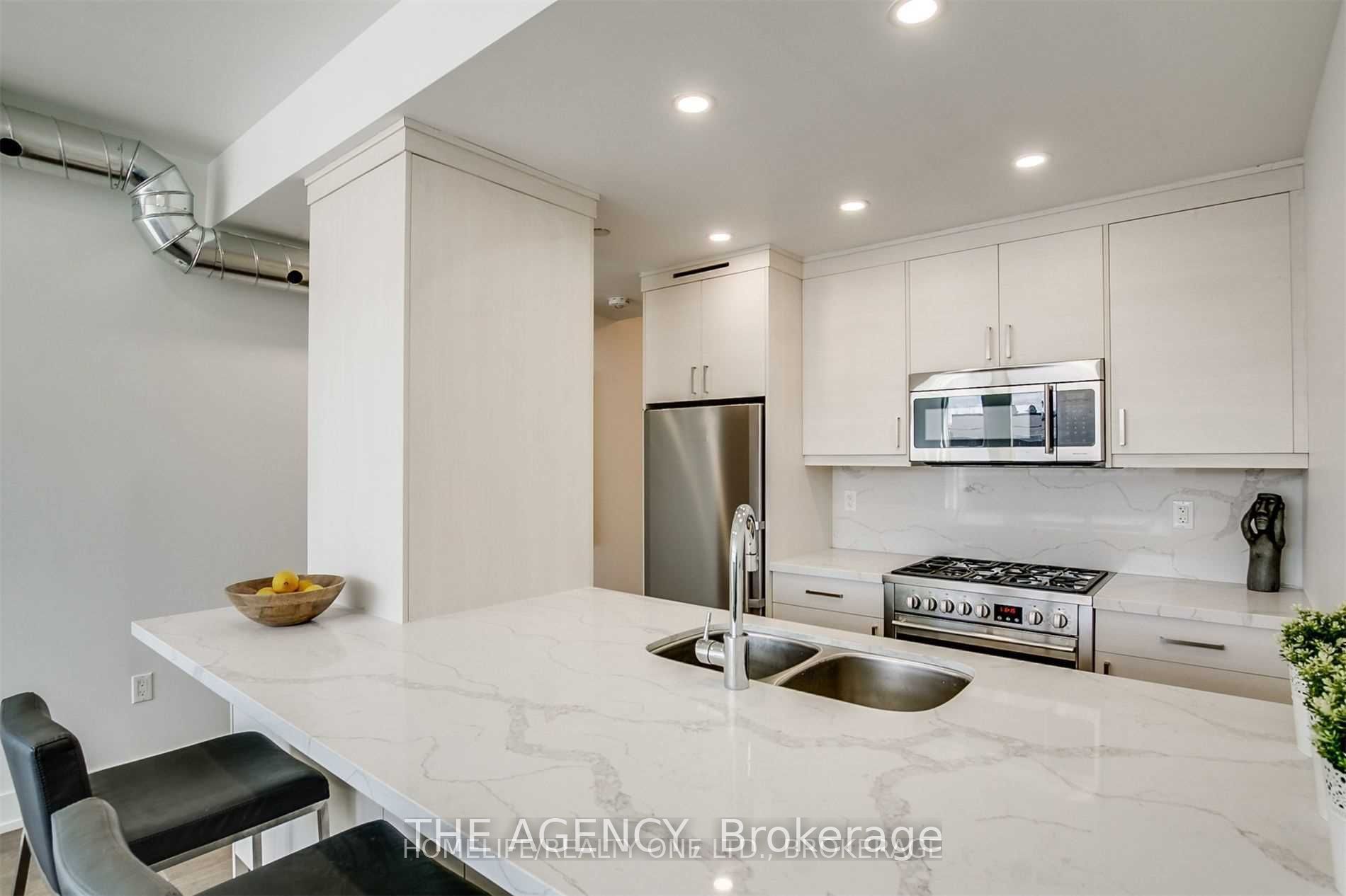 Additional image 4 of 303 Gilmour Avenue, Toronto, ON, M6S 3B6