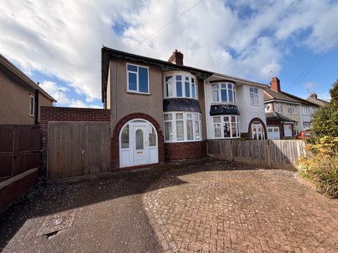 Wychbury Road, Finchfield, Wolverhampton WV3