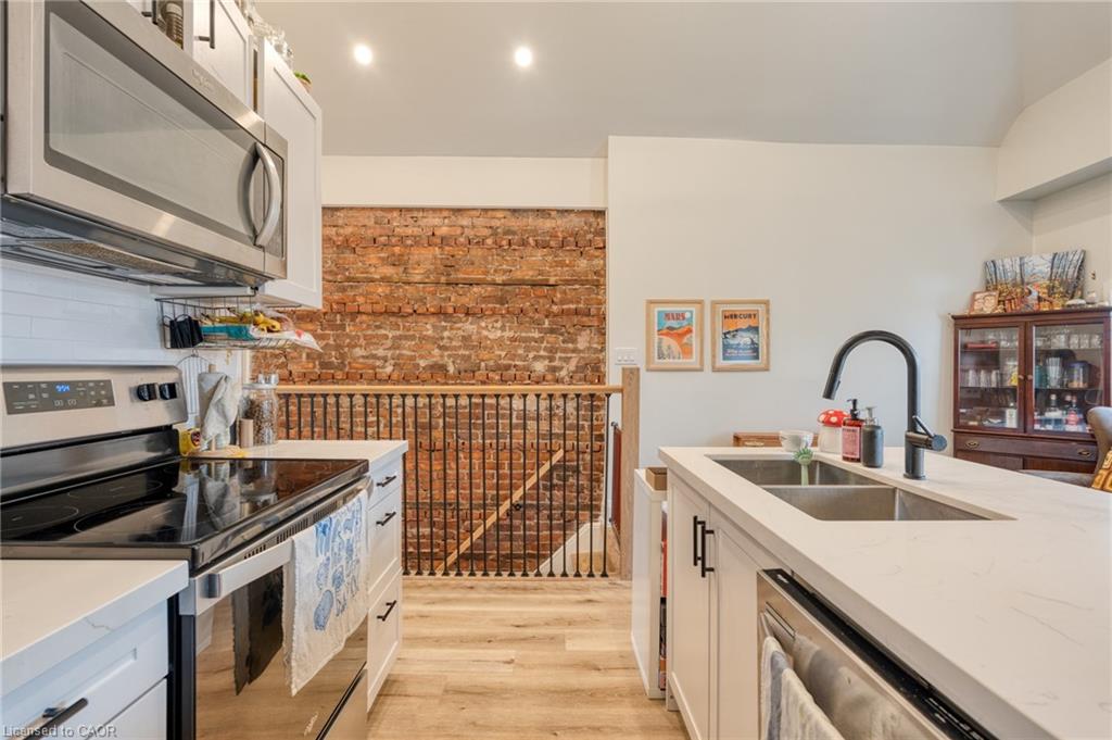 Upper-64 Oxford Street, Hamilton, ON, L8R 2X1