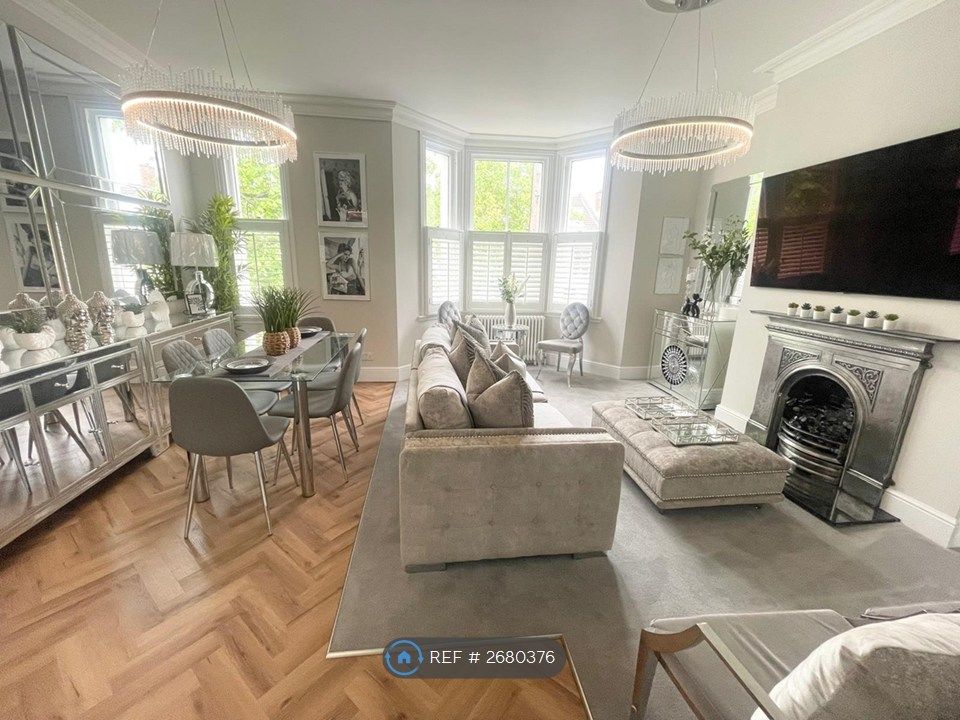 2 bed flat to rentClarendon Avenue, Leamington Spa CV32