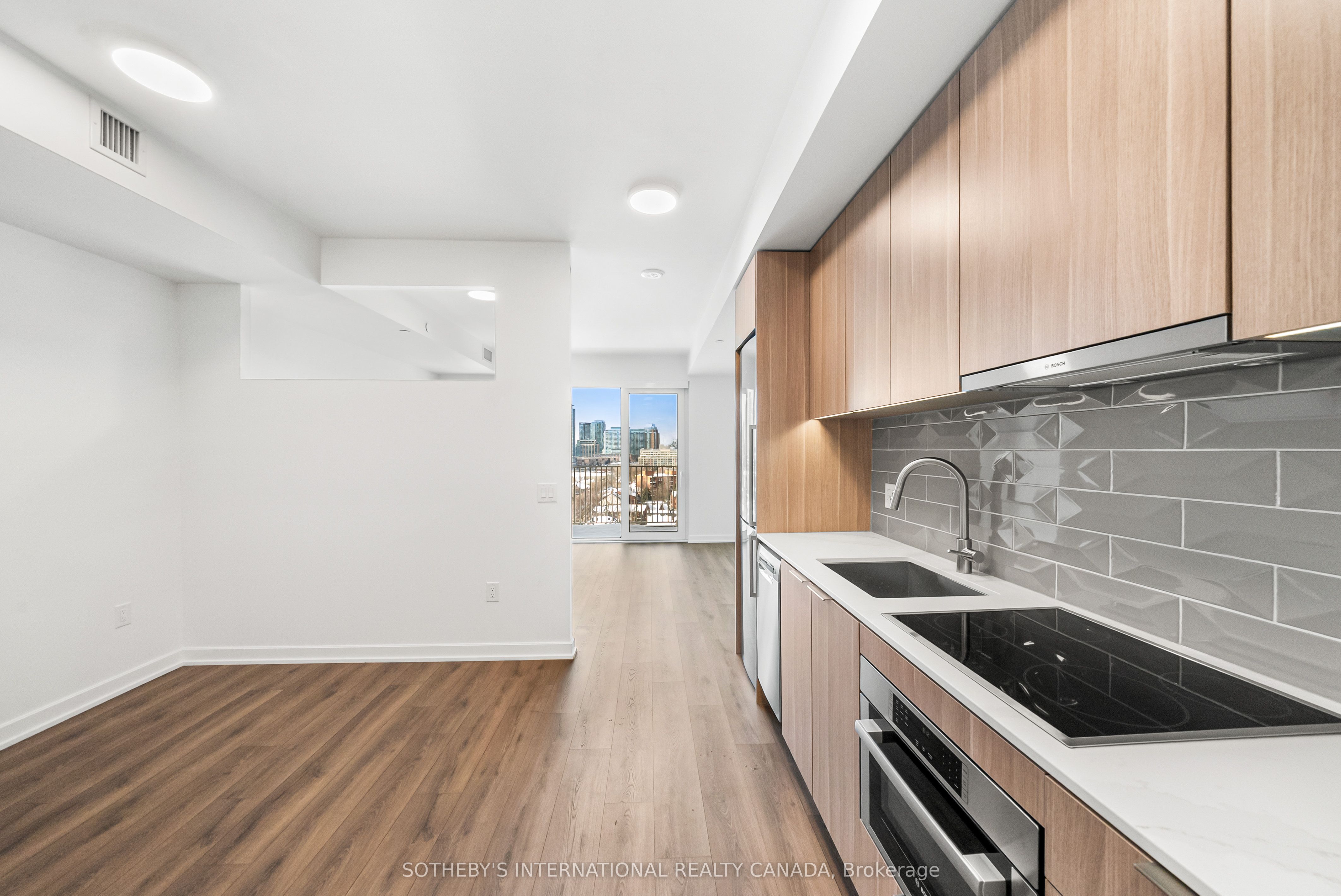 1413-88 Bathurst Street, Toronto, ON, M5V 0W8