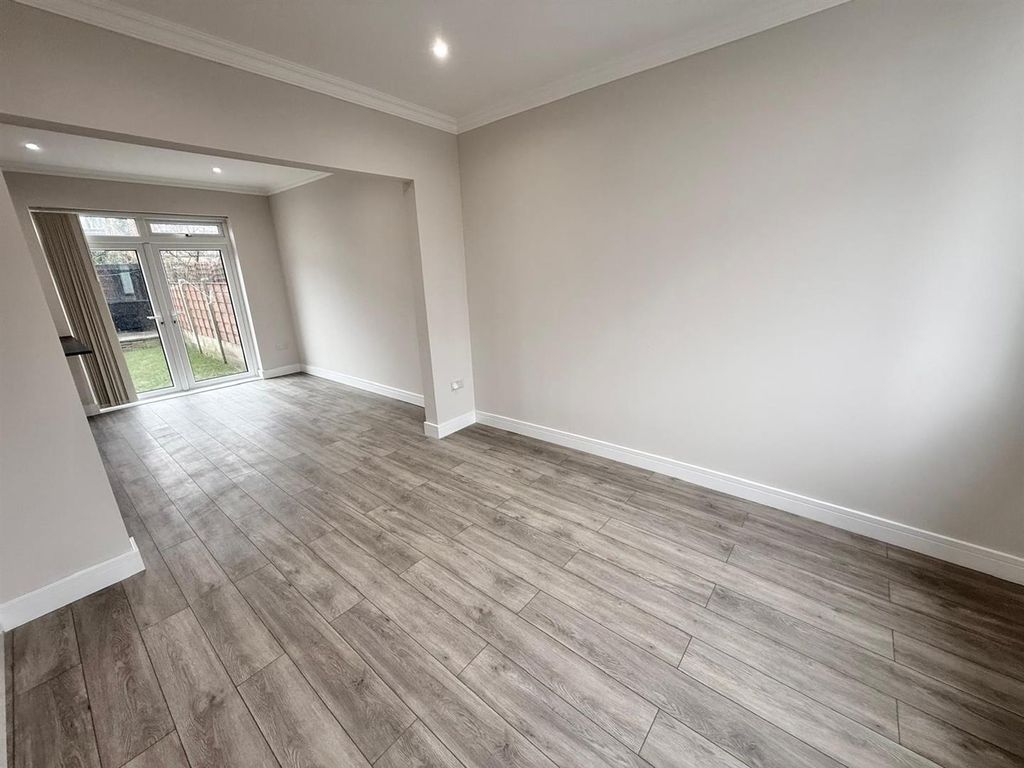 Additional image 3 of 3 bed semi-detached house to rentWaldon Road, Macclesfield SK11