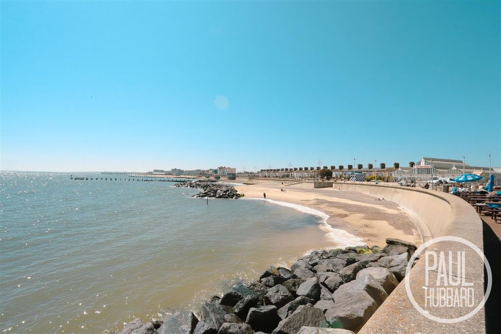 Additional image 2 of 1 bed flat to rentMarine Parade, Lowestoft NR33