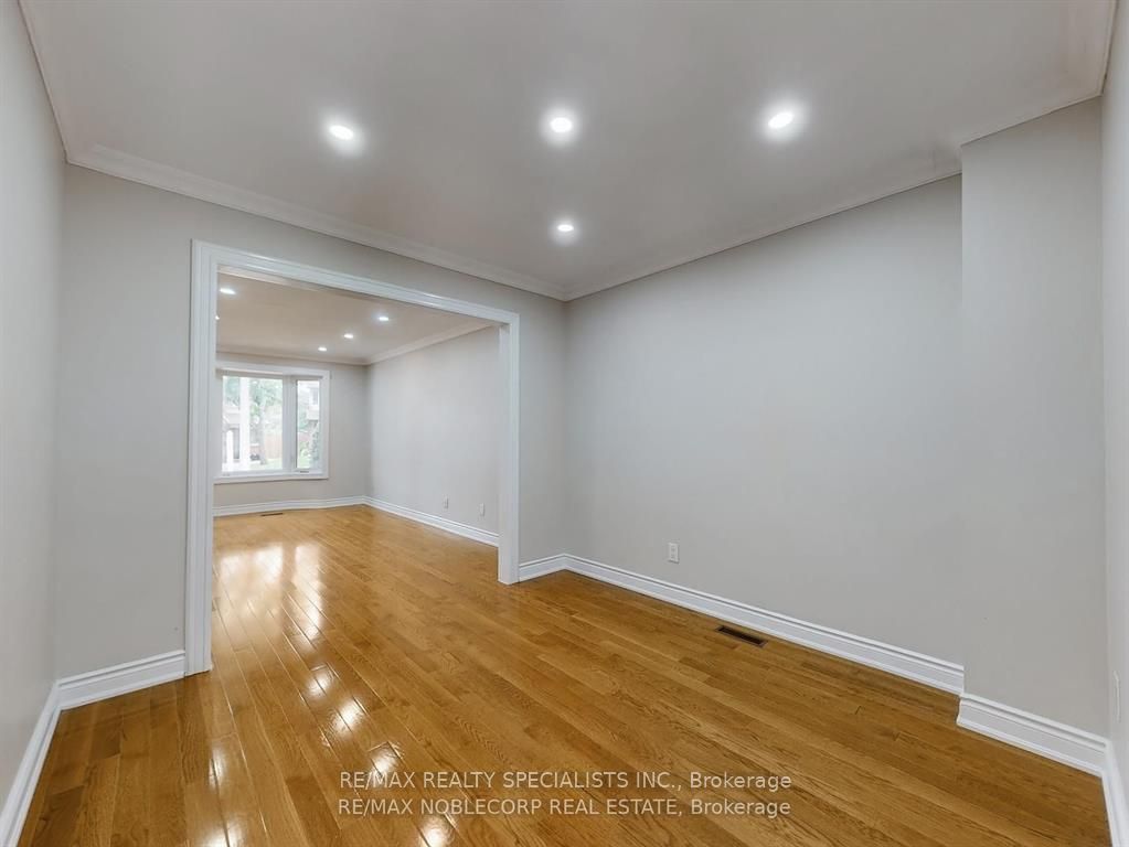 Additional image 2 of 892 Sweetwater Crescent, Mississauga, ON, L5H 4A8