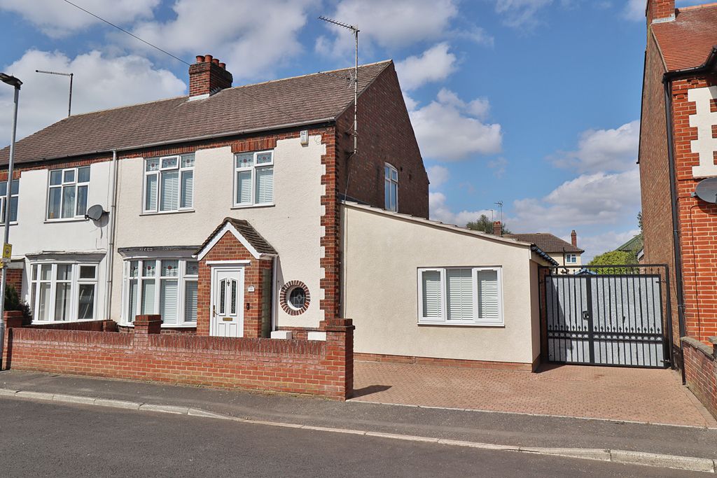 3 bed semi-detached house to rentWestbrook Park Road, Peterborough PE2