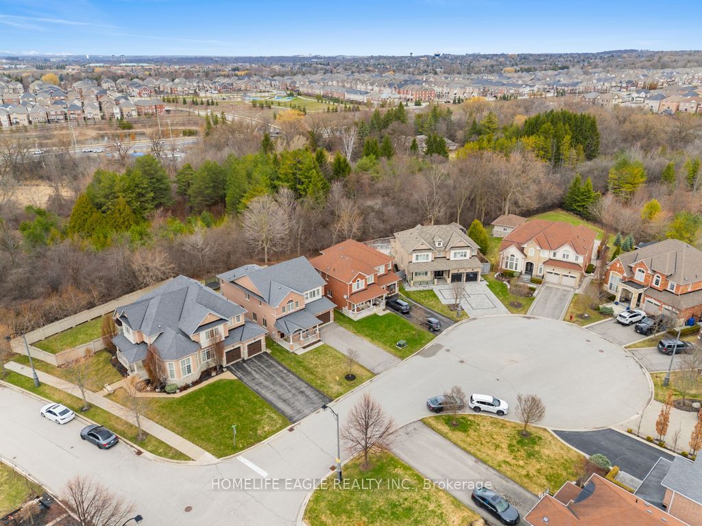10 Fields Court, Aurora, ON, L4G 0J5