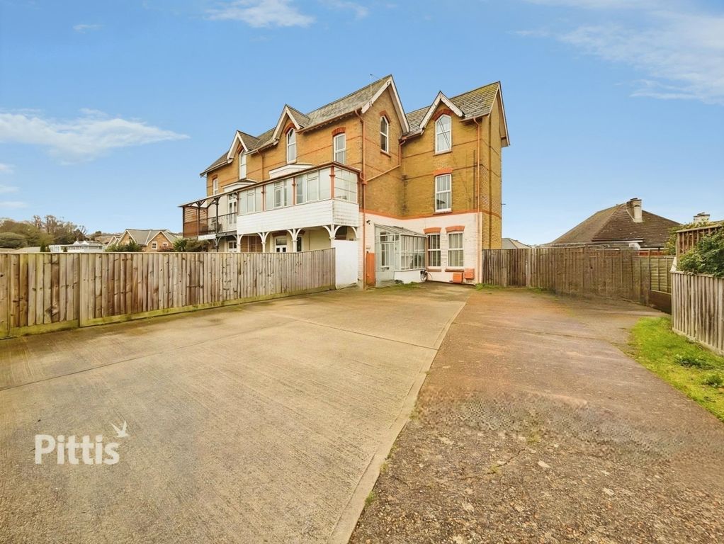 2 bed flat to rentQueens Road, Shanklin PO37