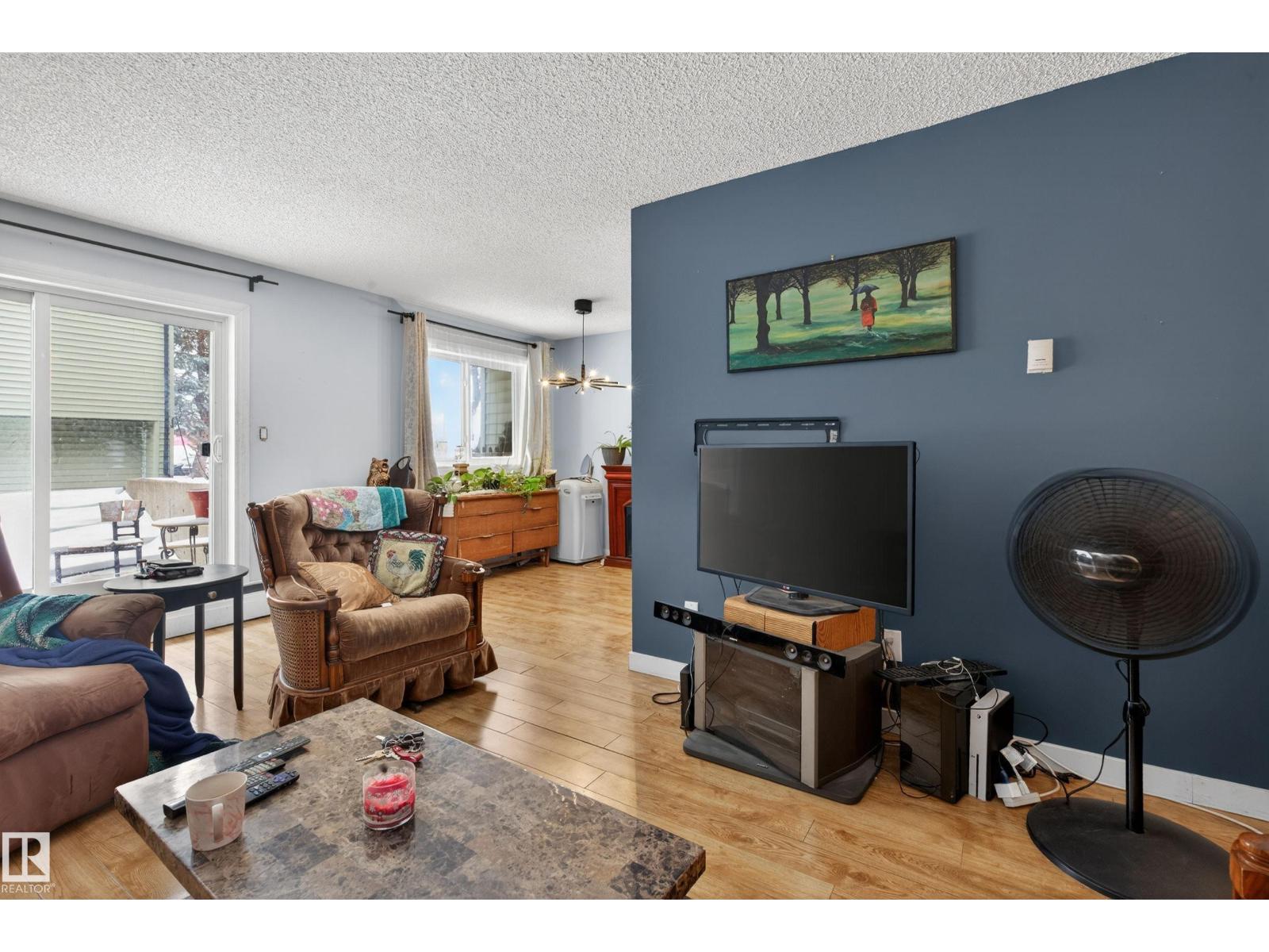 1-13454 Fort Road NW, Edmonton, AB, T5A1C5