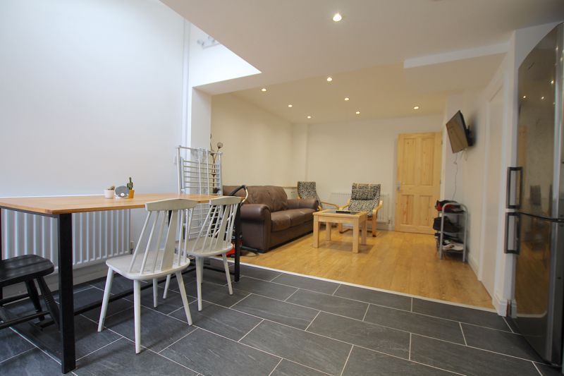 4 bed terraced house to rentParkfield Place, Cardiff CF14