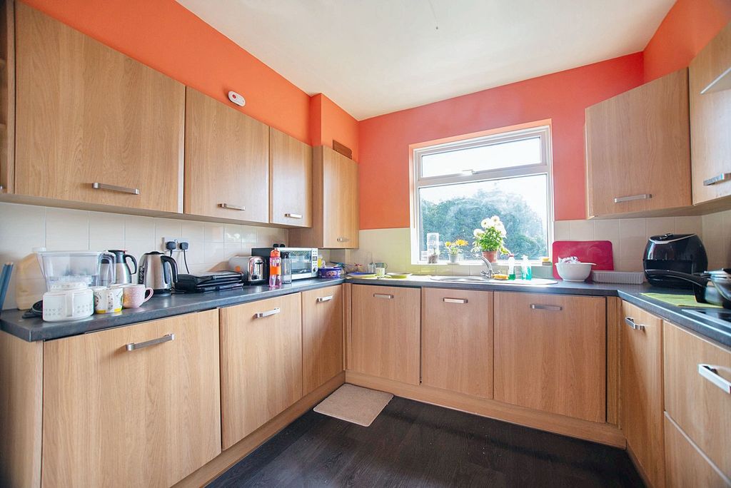 Additional image 7 of 2 bed flat for saleKing Street, Cottingham HU16