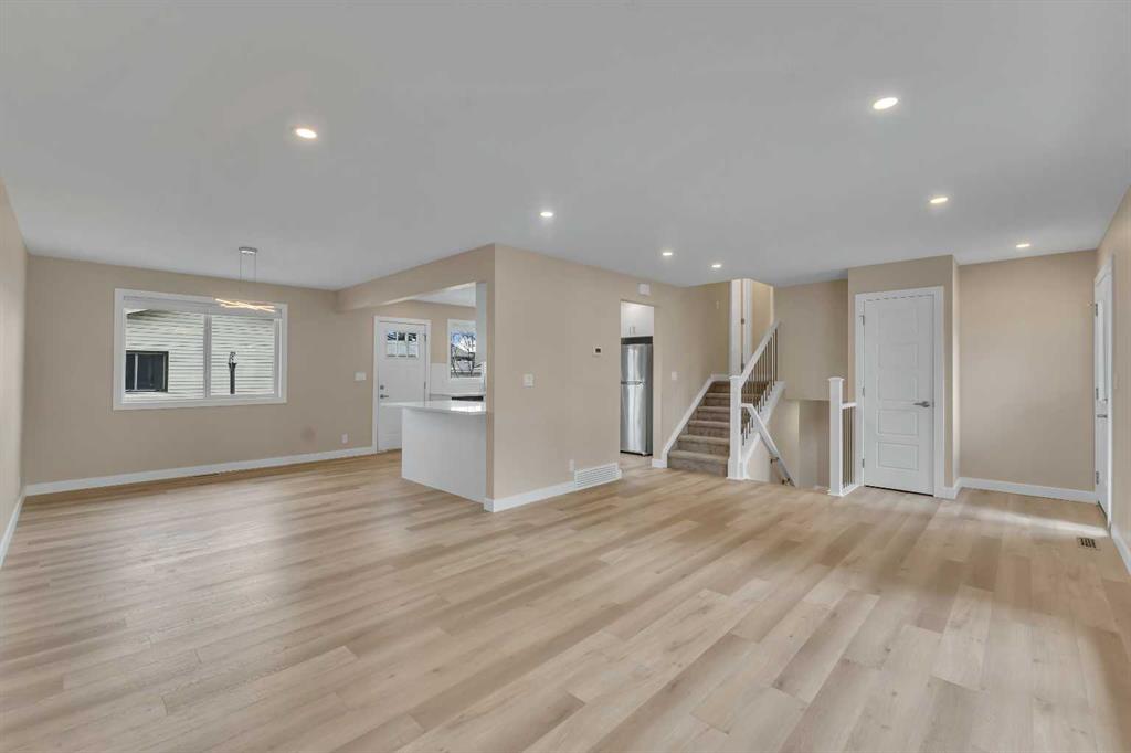 Additional image 6 of 221 Madeira Crescent NE, Calgary, AB, T2A 4N3