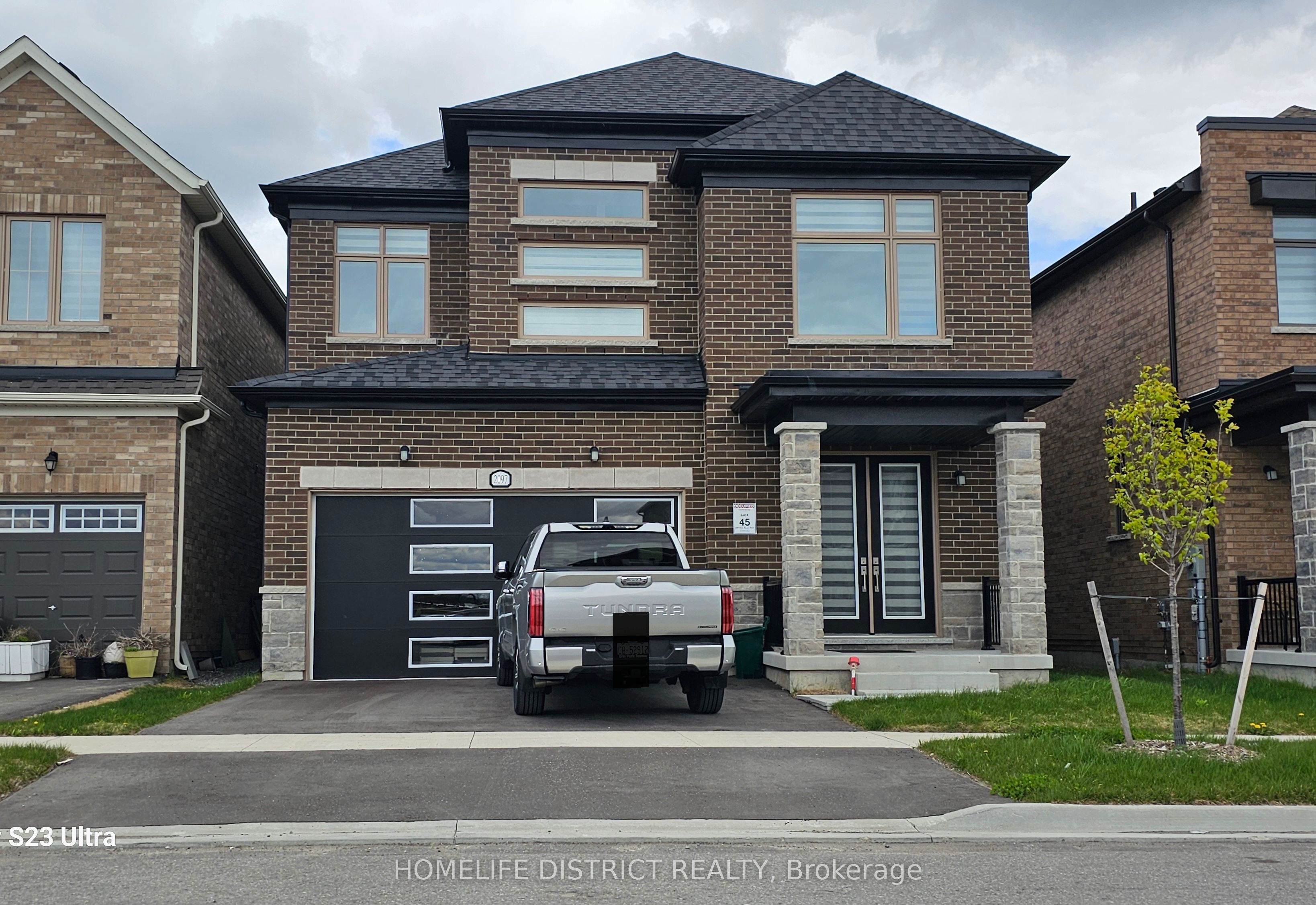 2097 Chris Mason Street, Oshawa, ON, L1H 7K5