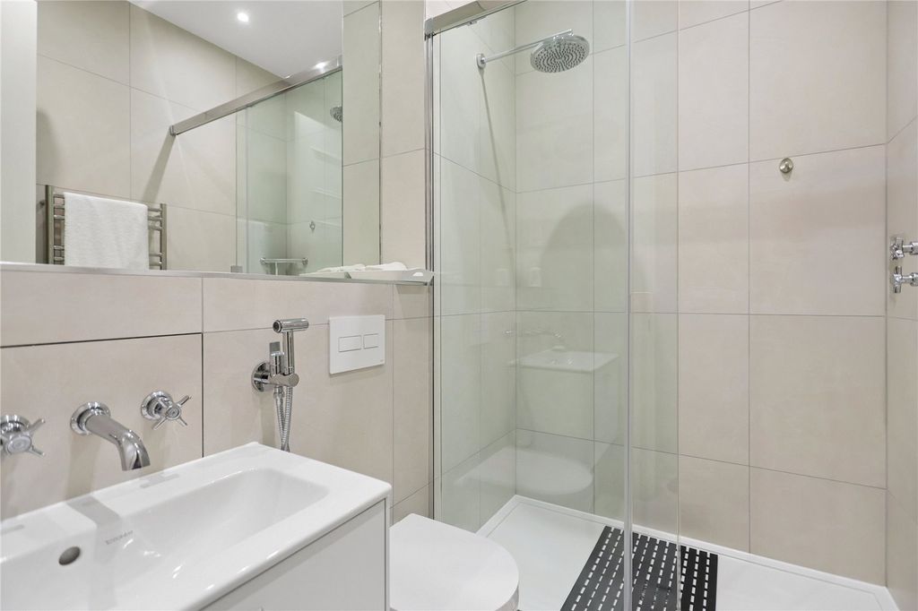 Additional image 16 of 2 bed flat to rentOttershaw Park, Ottershaw, Chertsey KT16