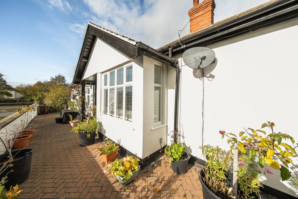 4 bed detached bungalow for saleThorpe Lea Road, Peterborough, 6 PE3