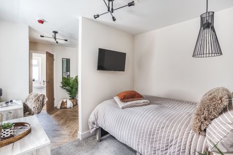Room 2, Old Chester Road DE1, Studio to rent