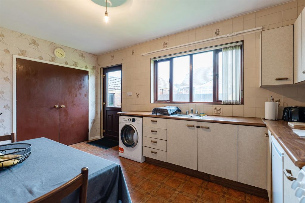 Additional image 9 of 2 bed property for sale10 Oakland Grove, Ballynahinch BT24