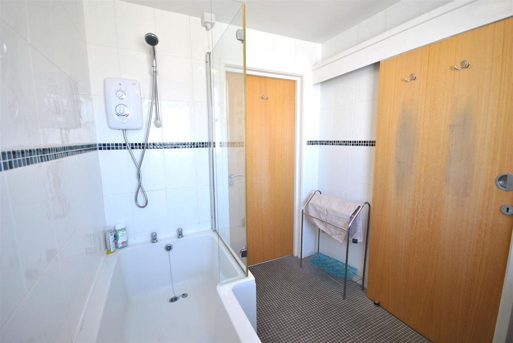 Additional image 6 of 2 bed flat to rentWarren Street, Tenby SA70