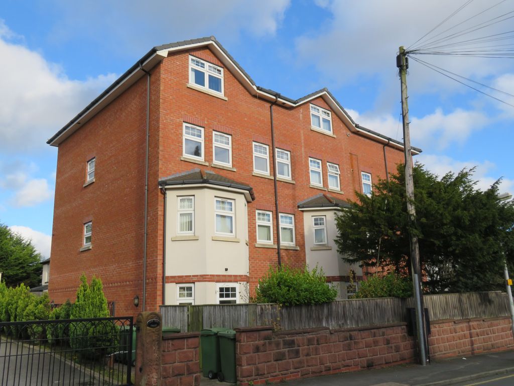 2 bed flat to rentYew Tree Court, 21 Pye Road, Wirral CH60