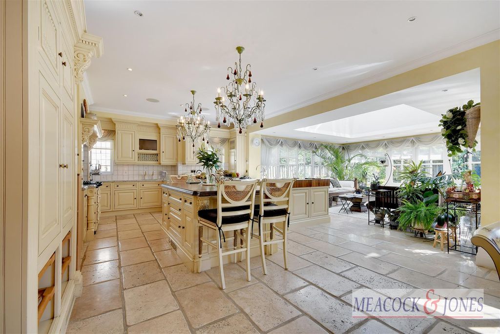 Additional image 8 of 7 bed detached house for saleHutton Mount, Brentwood CM13
