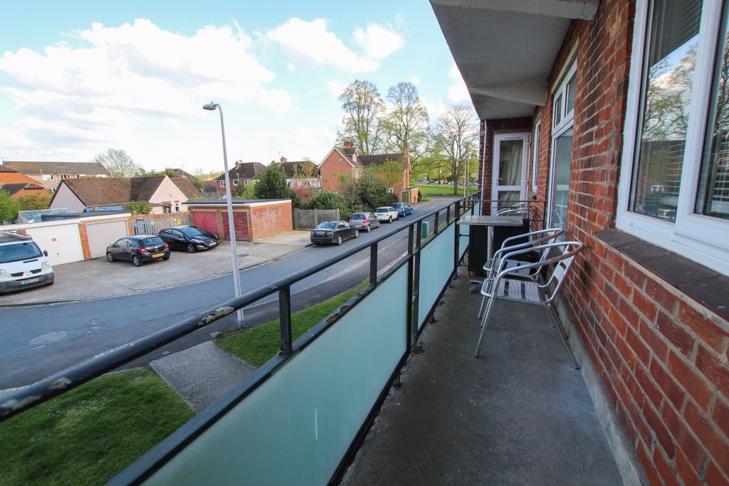 Additional image 4 of 2 bed flat to rentStroud Green, Newbury RG14