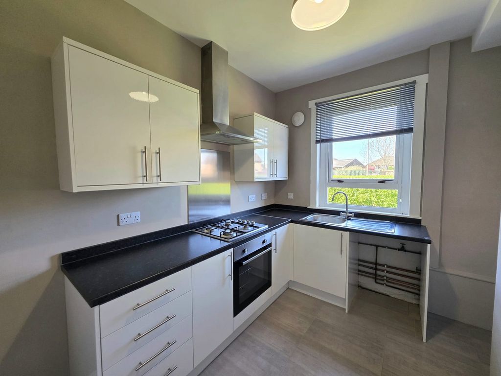 2 bed flat to rentWhiteside, Bathgate EH48 photo 4