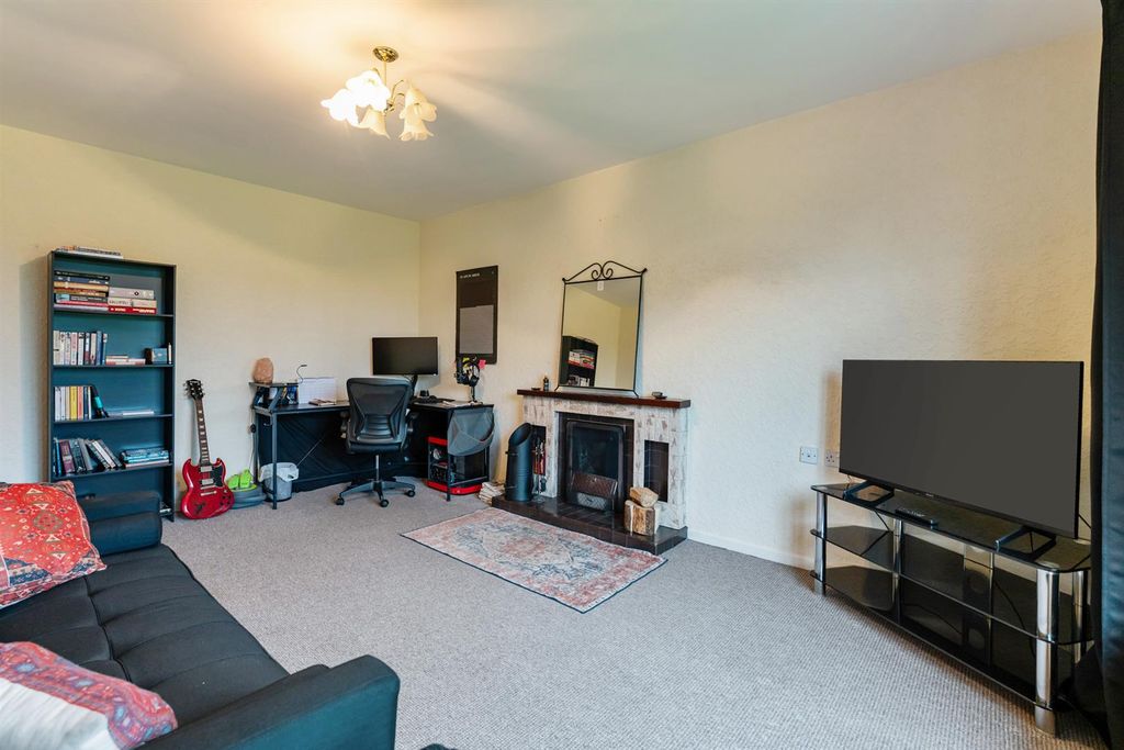 Additional image 5 of 2 bed property for sale10 Oakland Grove, Ballynahinch BT24