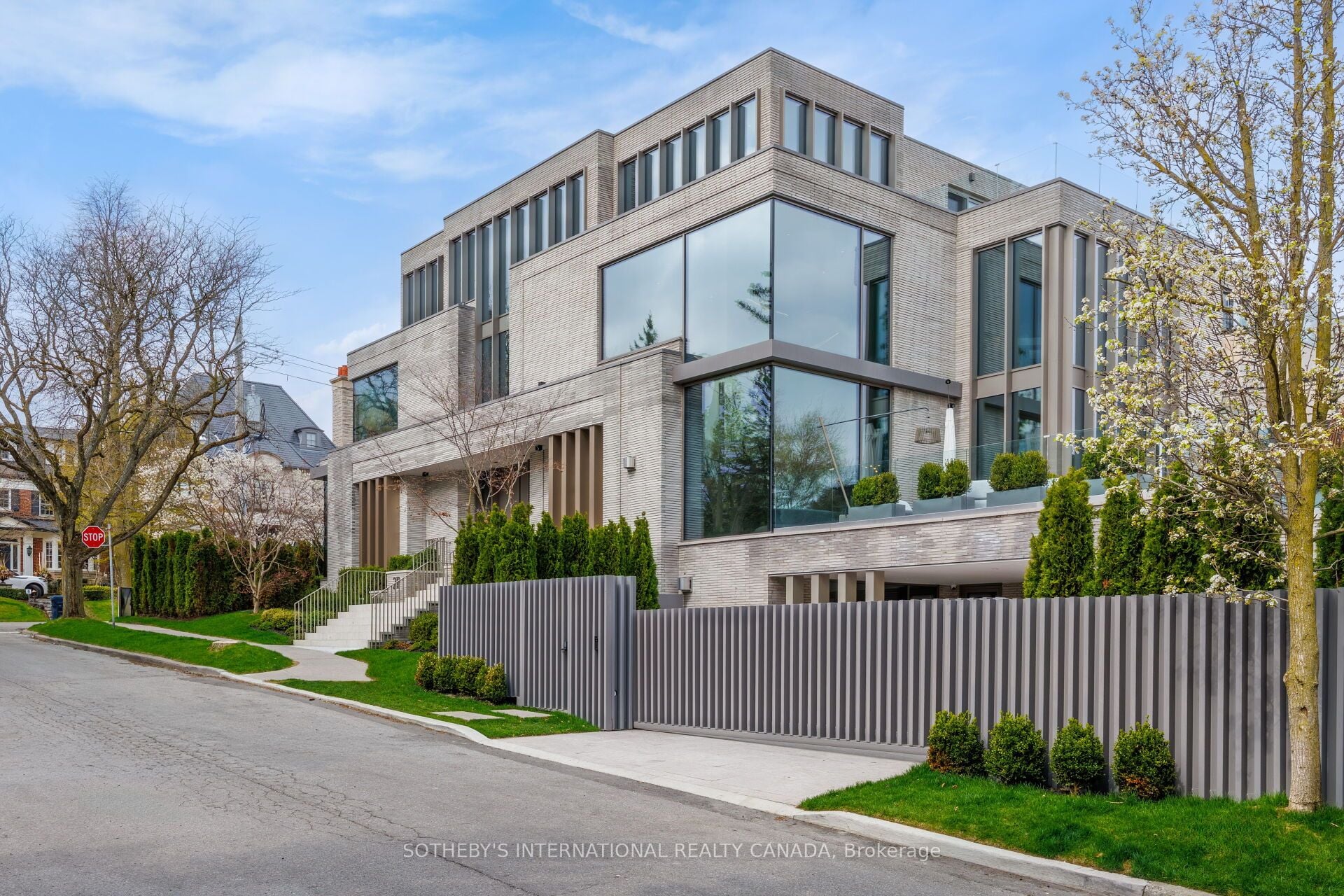 Additional image 2 of 211 Dunvegan Road, Toronto, ON, M5P 2P3