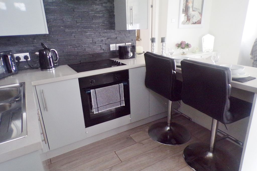 Additional image 4 of 1 bed flat for saleEsplanade Avenue, Porthcawl CF36