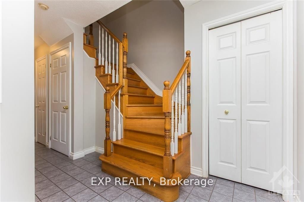 Additional image 2 of 100 Hunterswood Crescent, Ottawa, ON, K1G 5V9