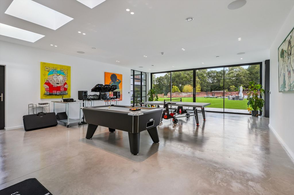 Additional image 9 of 5 bed detached house to rentLondon Road, Windlesham, Surrey GU20