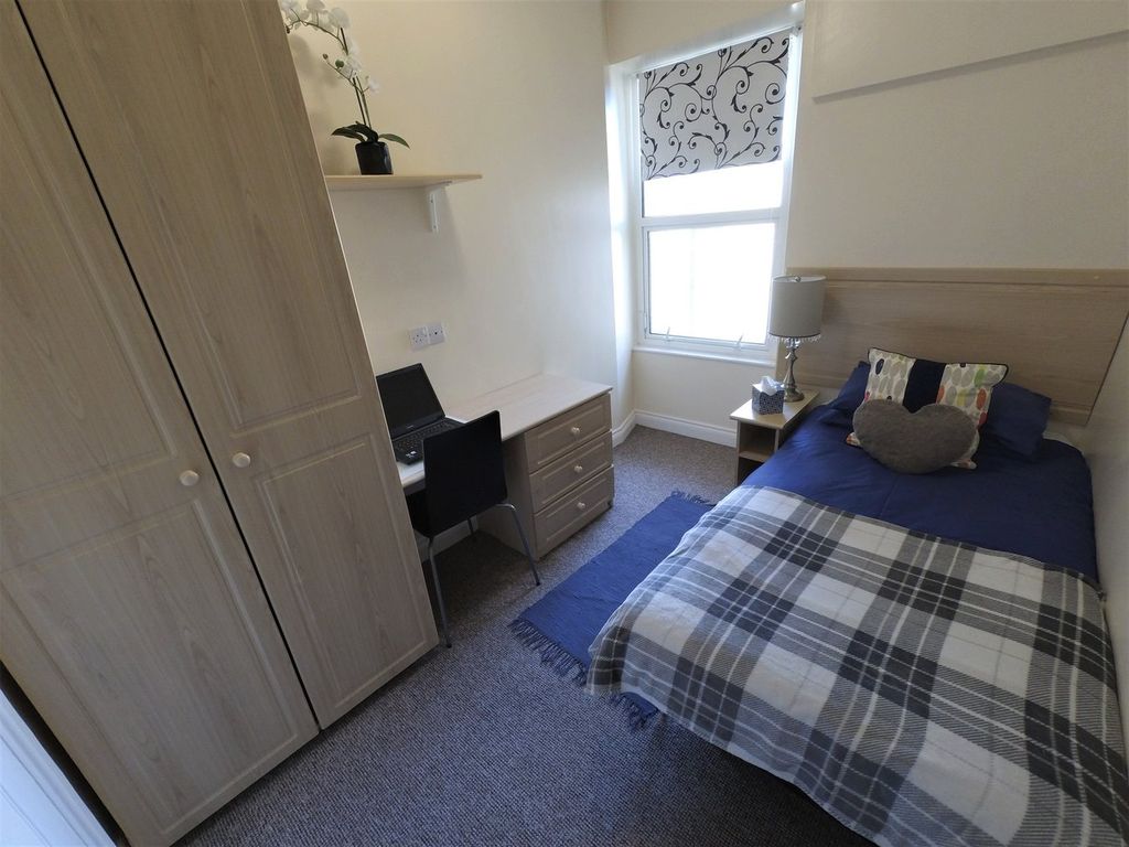 Additional image 16 of 17 bed property to rentRoyal Terrace, Barrack Road, Northampton NN1