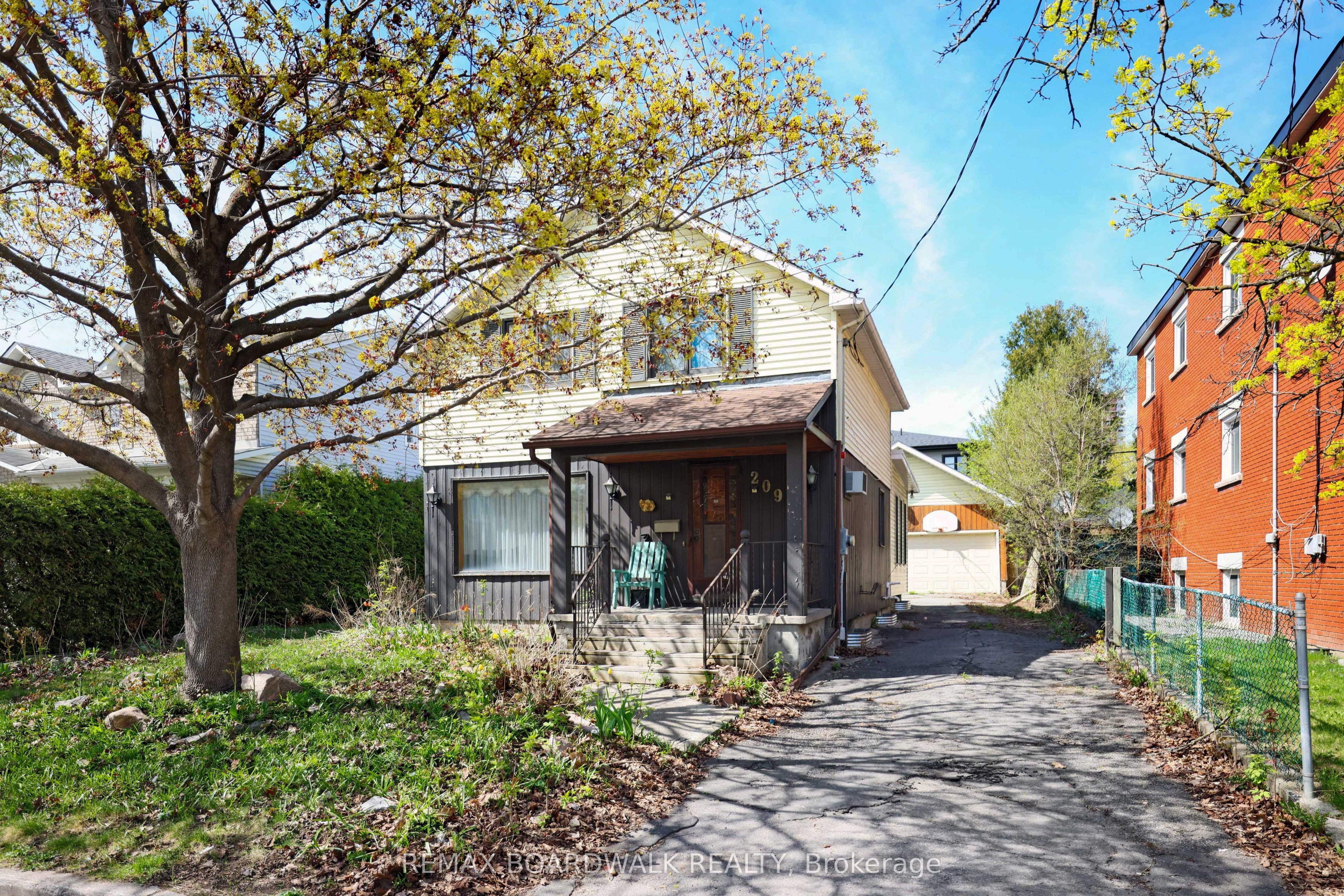 209 Glynn Avenue, Ottawa, ON, K1K 1S4