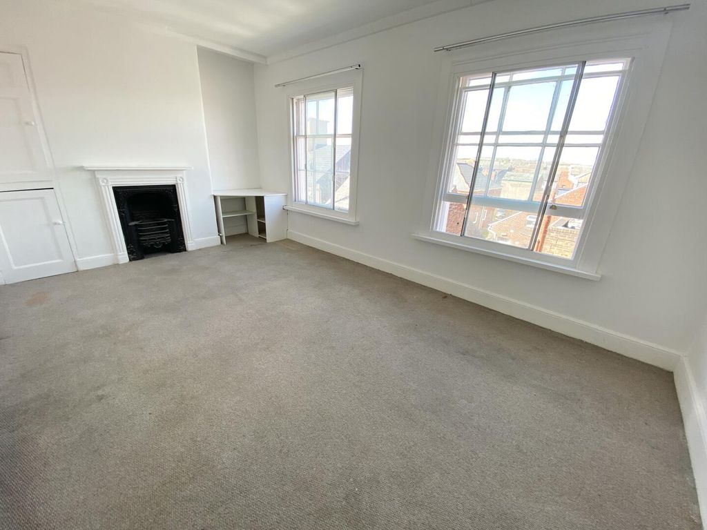Additional image 3 of 3 bed maisonette to rentChapel Street, Newport PO30