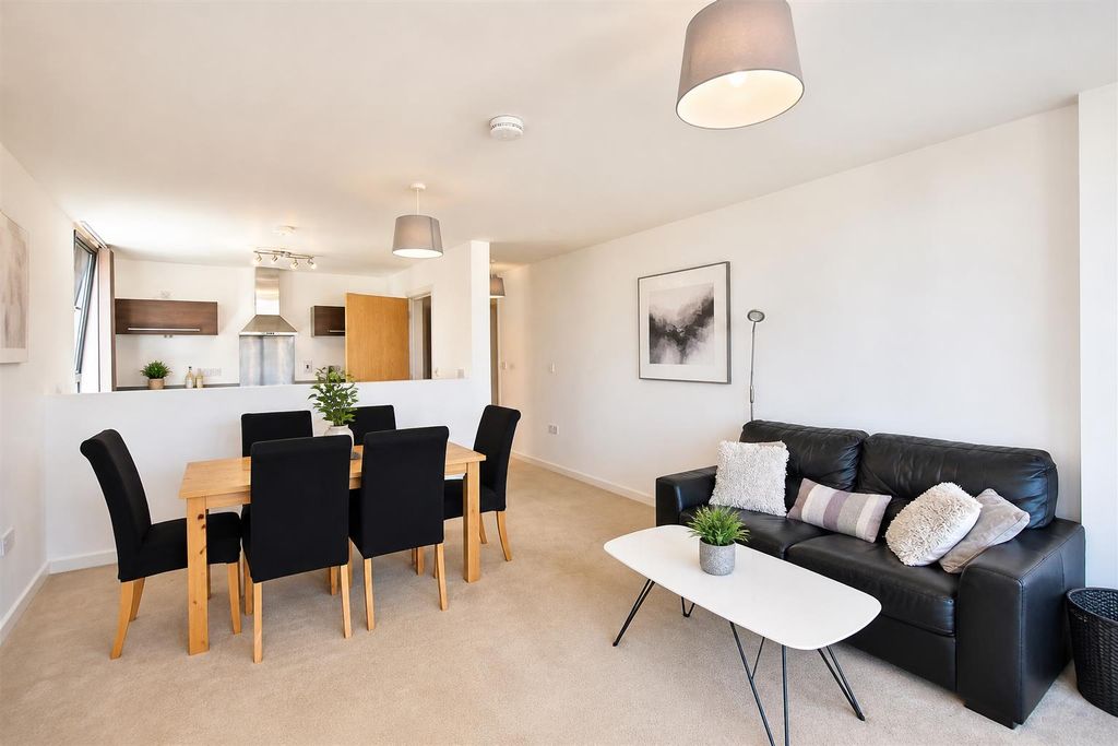 2 bed flat to rentNorwich NR1 photo 3