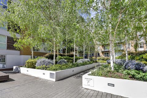Bromyard Avenue, London W3