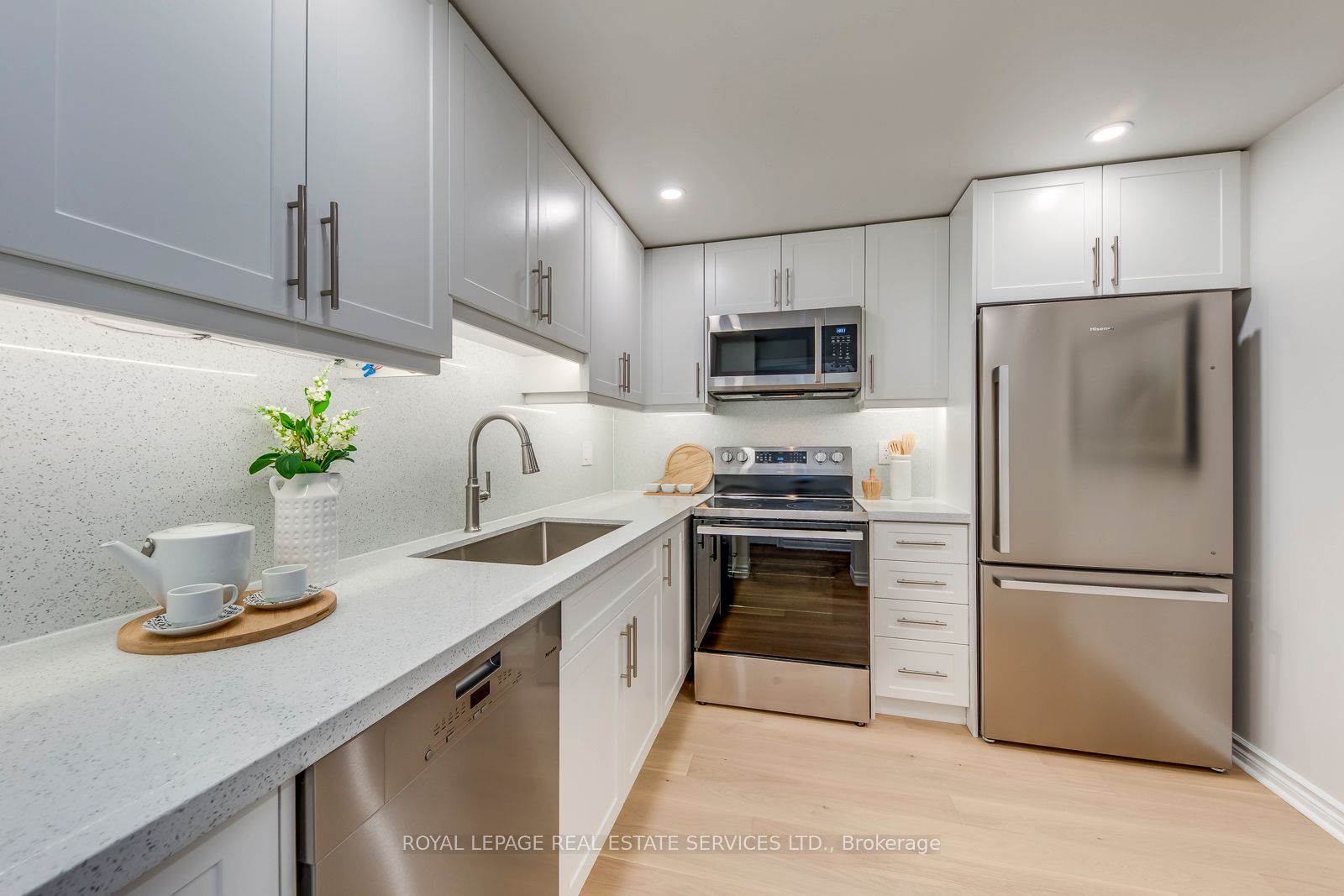 Additional image 4 of 403-1 Ripley Avenue, Toronto, ON, M6S 4Z6
