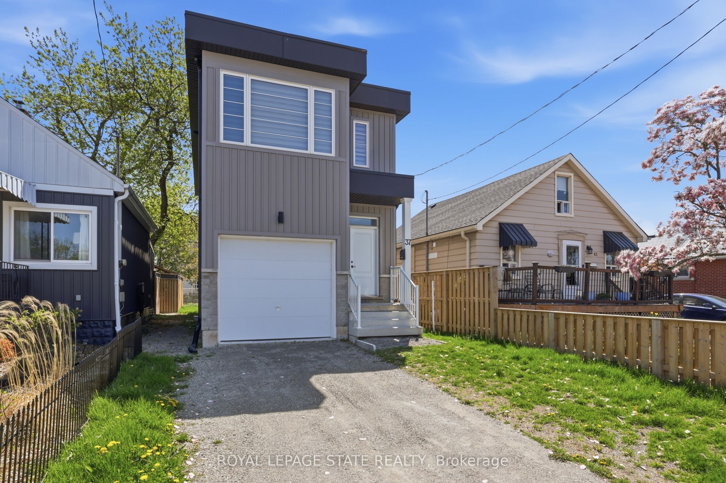 Additional image 2 of 37 Delena Avenue S, Hamilton, ON, L9H 1B7