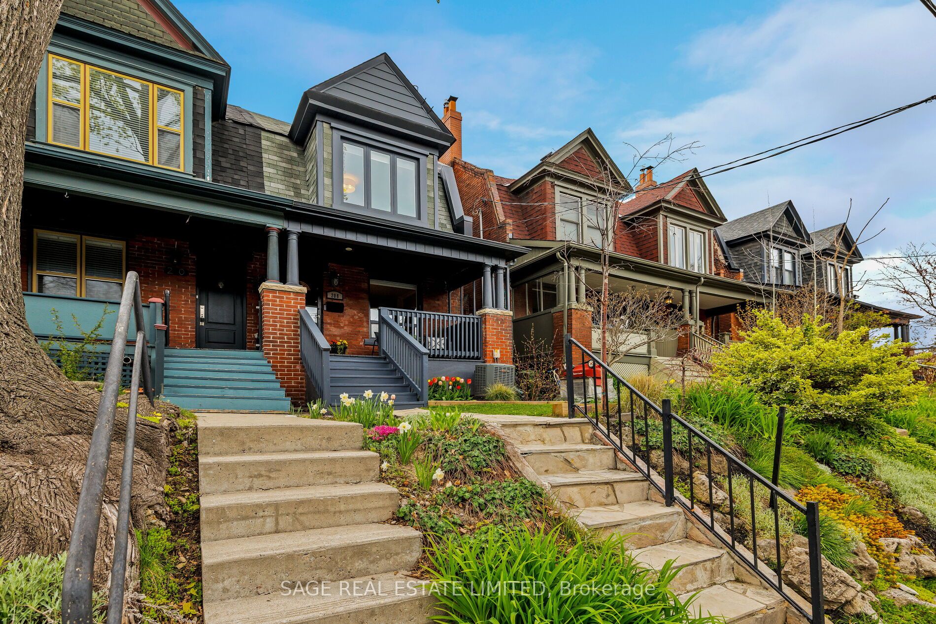 208 Galley Avenue, Toronto, ON, M6R 1H4