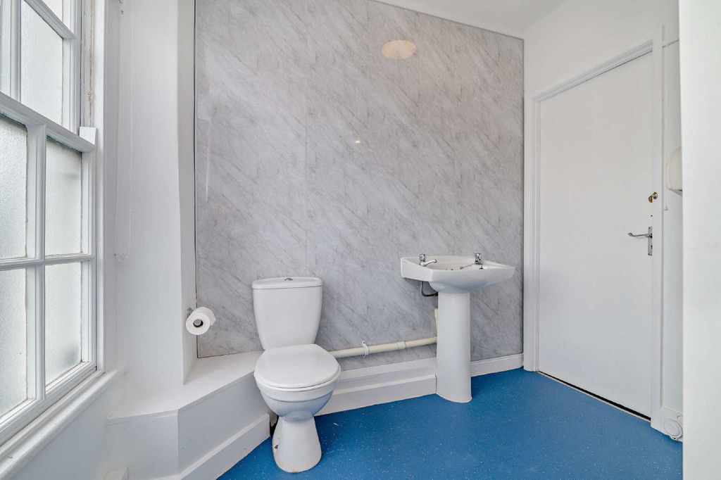 Additional image 10 of 3 bed flat to rentMaryport Street, Usk NP15
