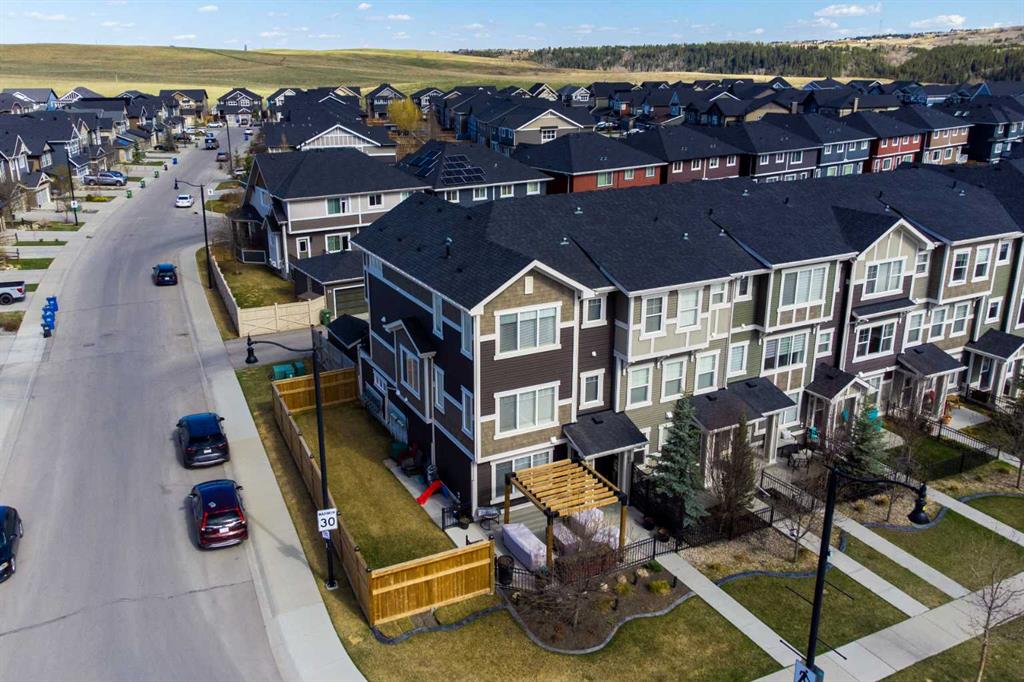 Additional image 2 of 216 Sundown Road, Cochrane, AB, T4C2M5