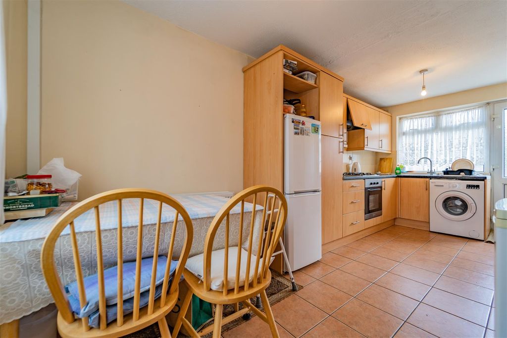 4 bed shared accommodation to rentVarden Croft, Birmingham, West Midlands B5 photo 5