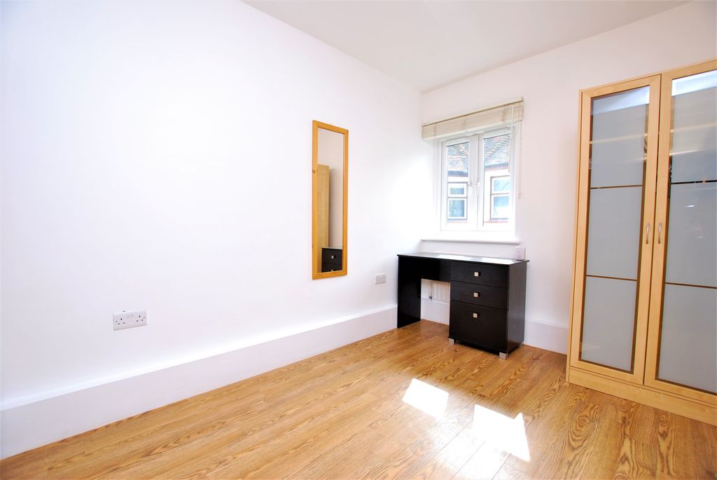 Additional image 5 of 1 bed flat to rentMathon Court, Cross Lane, Guildford, Surrey GU1