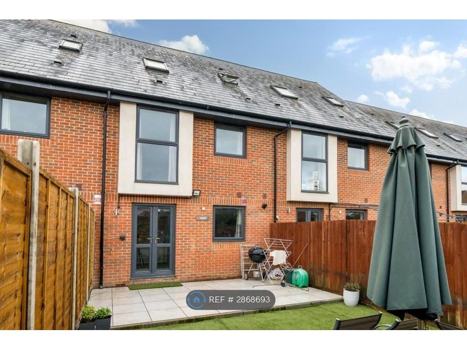 Additional image 10 of 4 bed terraced house to rentFaircross Court, Thatcham RG18